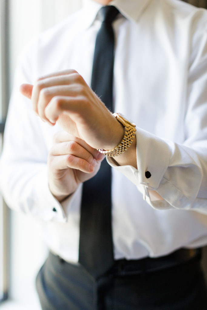 adjusting watch