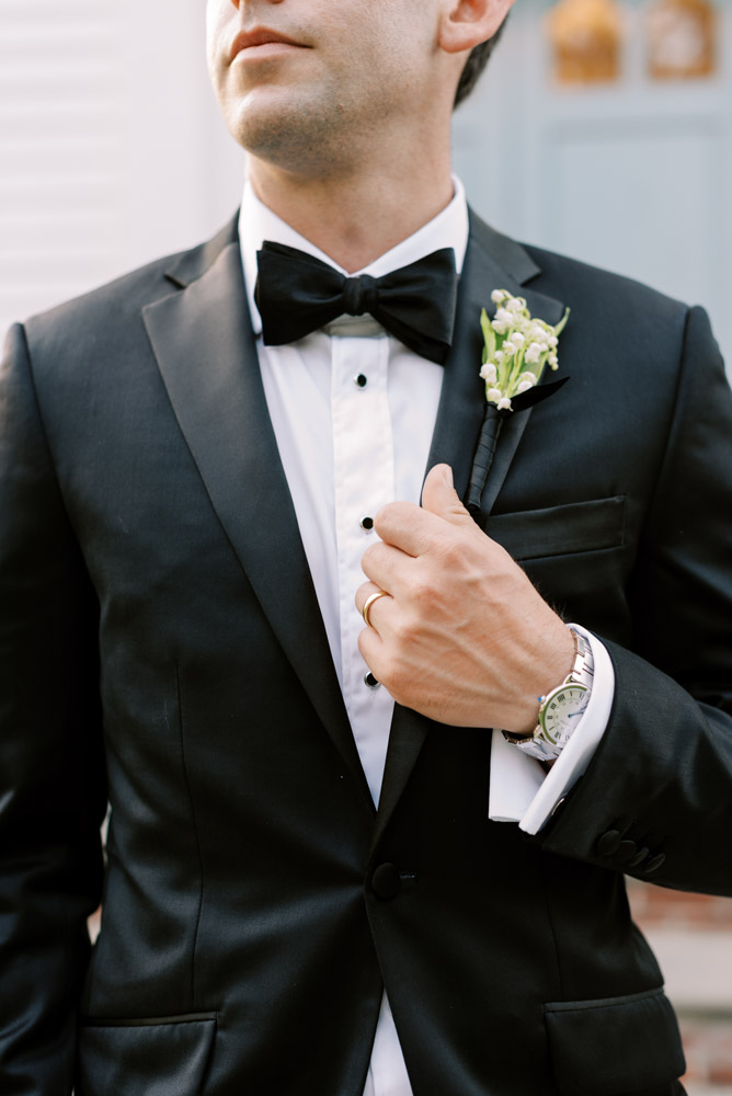 groom detail
