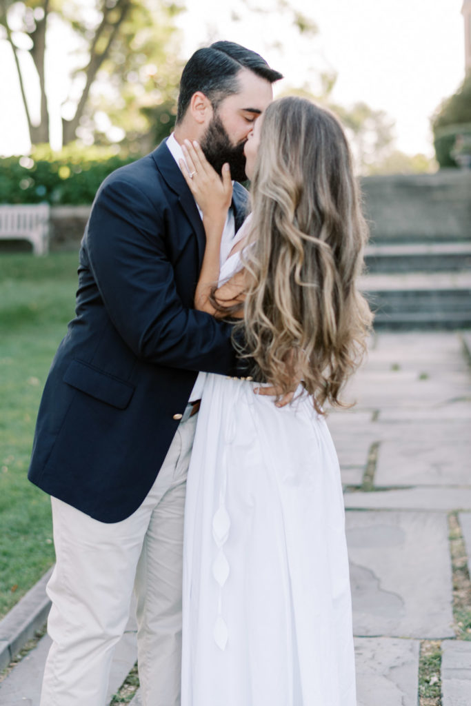 kissing in waveny park engagement session