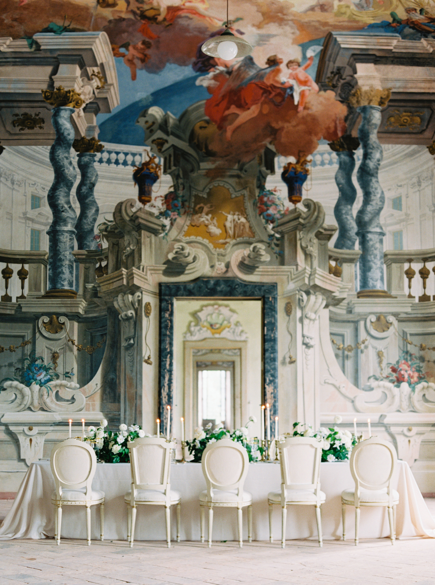 reception table at villa arconati