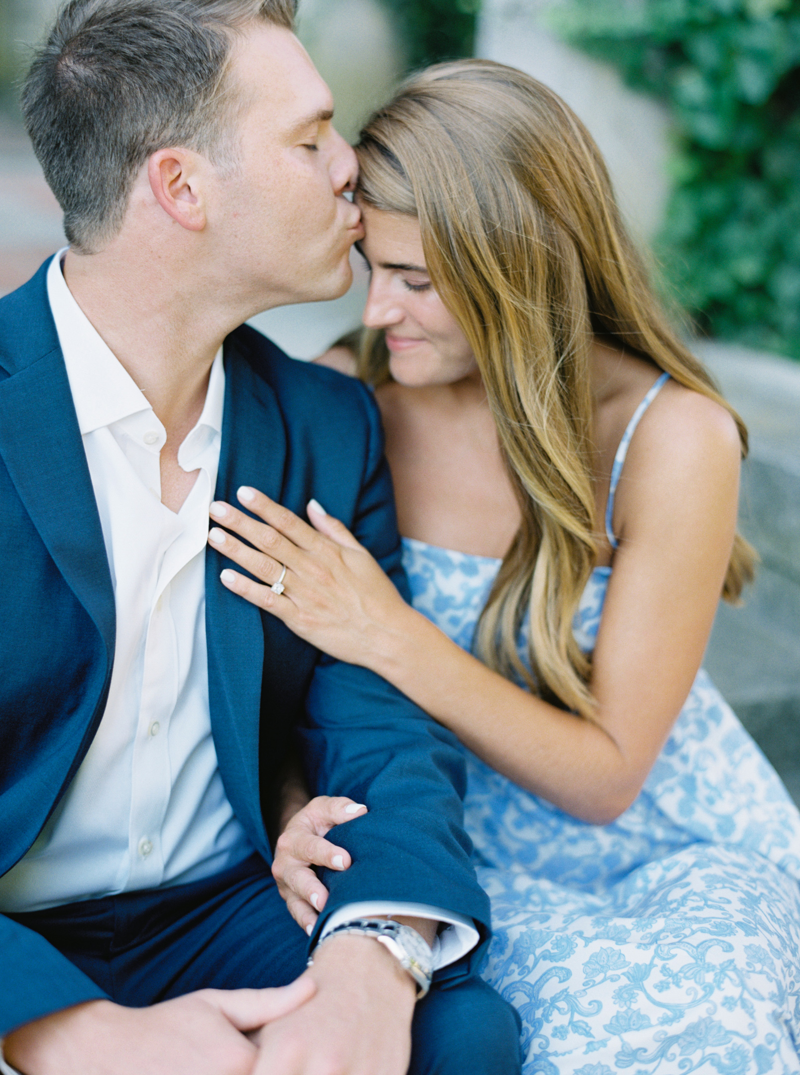 kissing her on forehead during ct engagement photographer session
