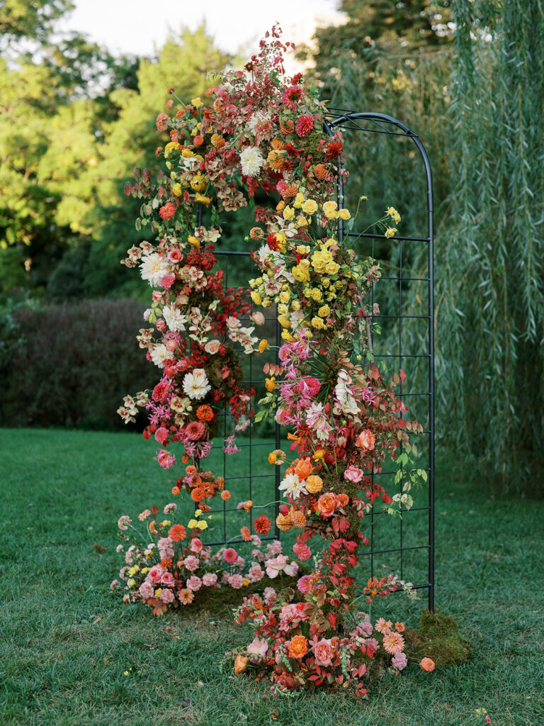 A side view of the floral arch.